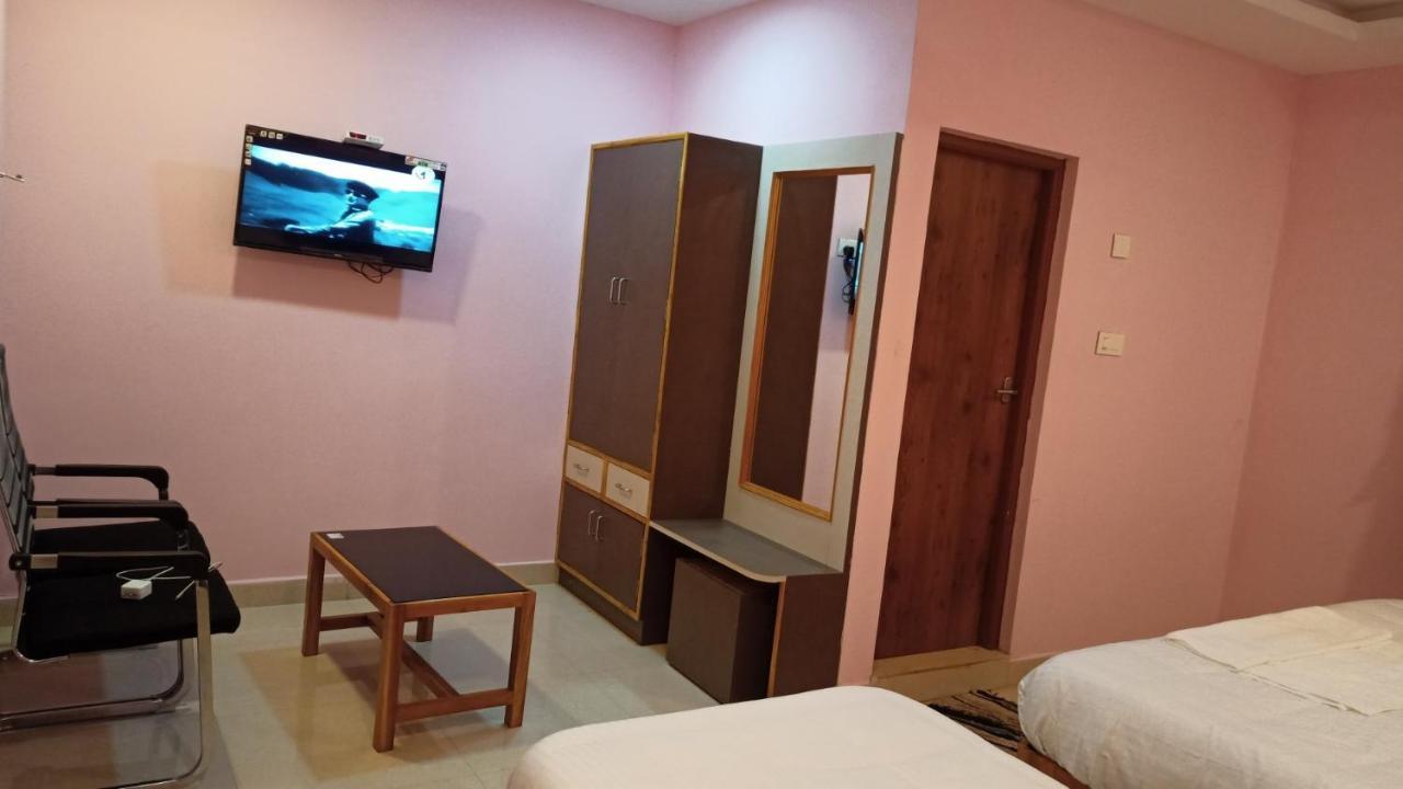 Aarthi Residency Hotel กาไรก์กูดี ภายนอก รูปภาพ