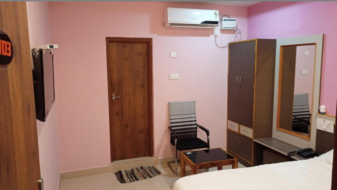 Aarthi Residency Hotel กาไรก์กูดี ภายนอก รูปภาพ