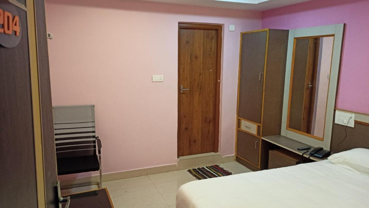 Aarthi Residency Hotel กาไรก์กูดี ภายนอก รูปภาพ