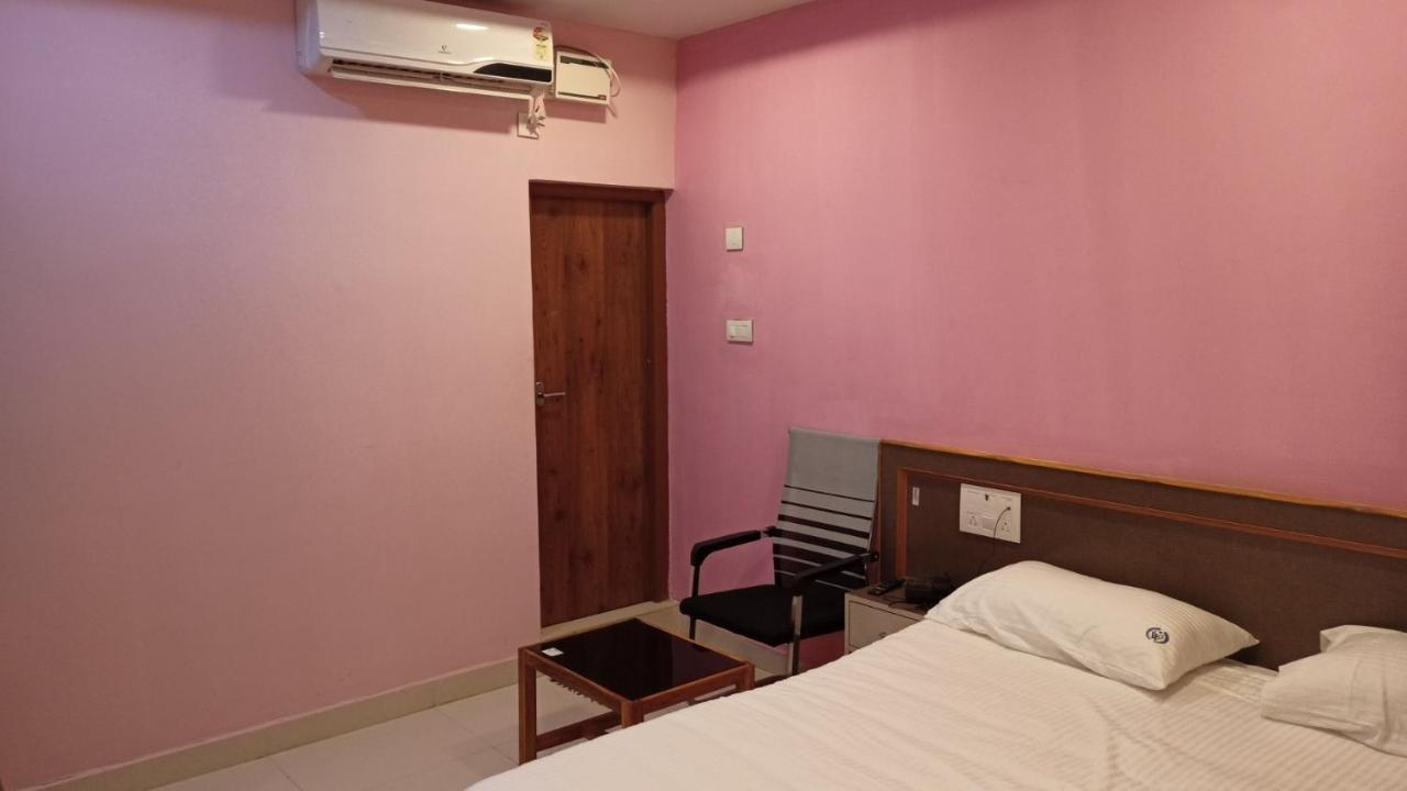 Aarthi Residency Hotel กาไรก์กูดี ภายนอก รูปภาพ