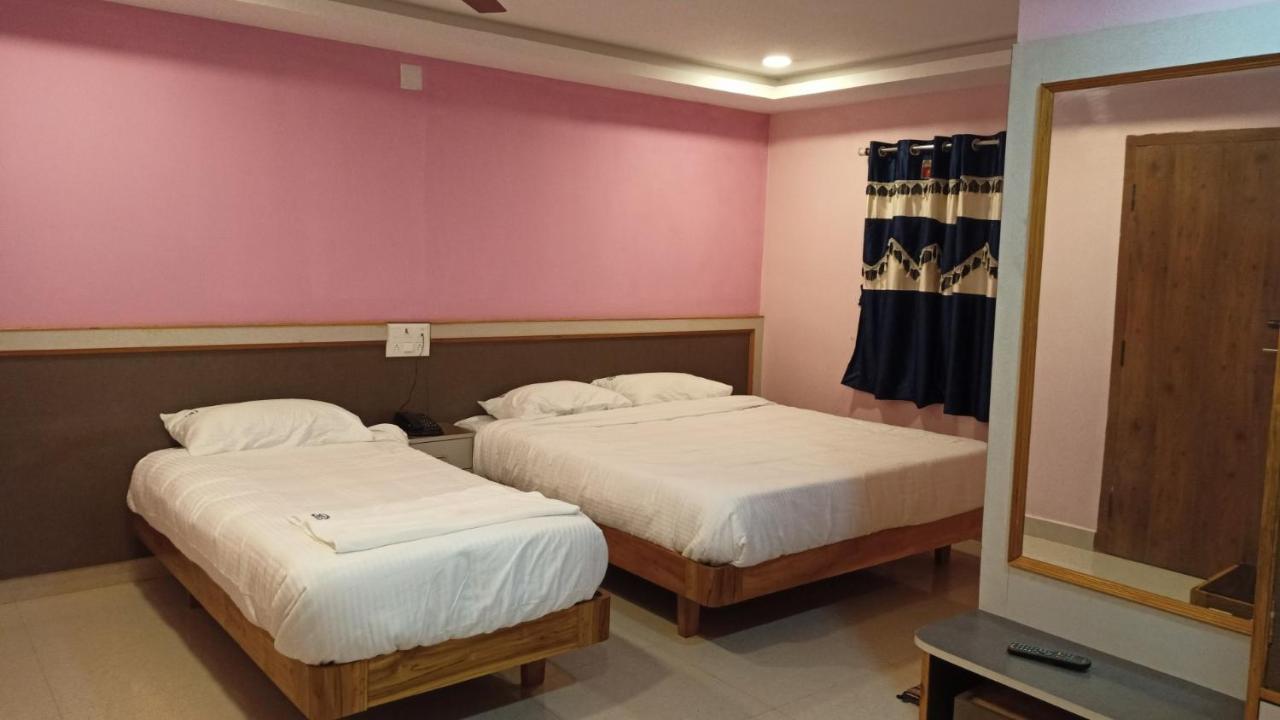 Aarthi Residency Hotel กาไรก์กูดี ภายนอก รูปภาพ